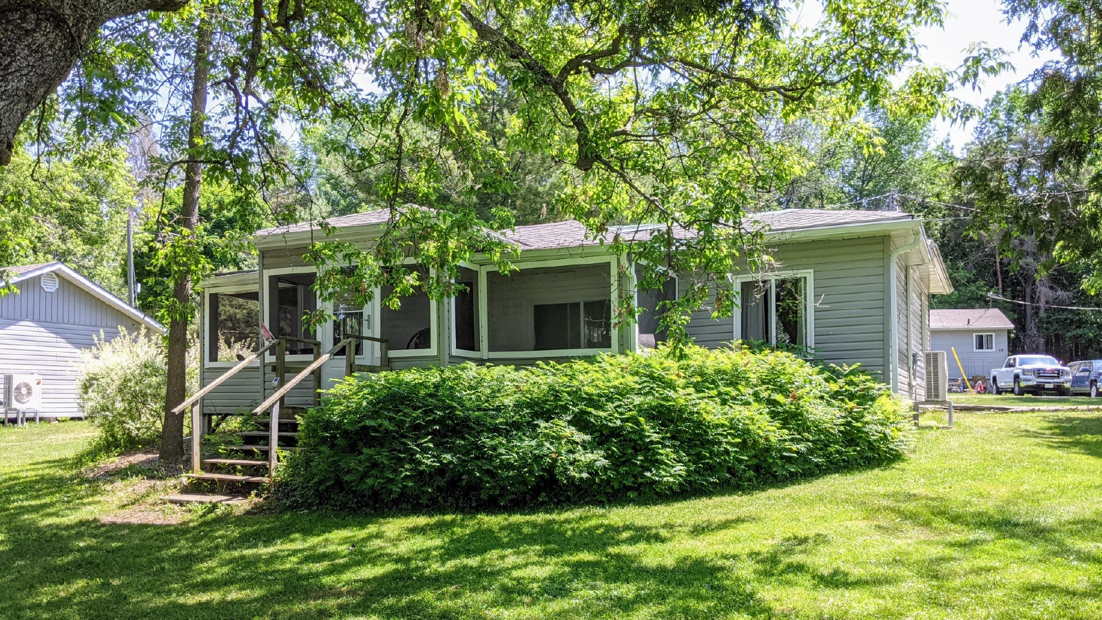 Four bedroom cottage rentals at Pigeon Lake Cottages in Kawartha Lakes